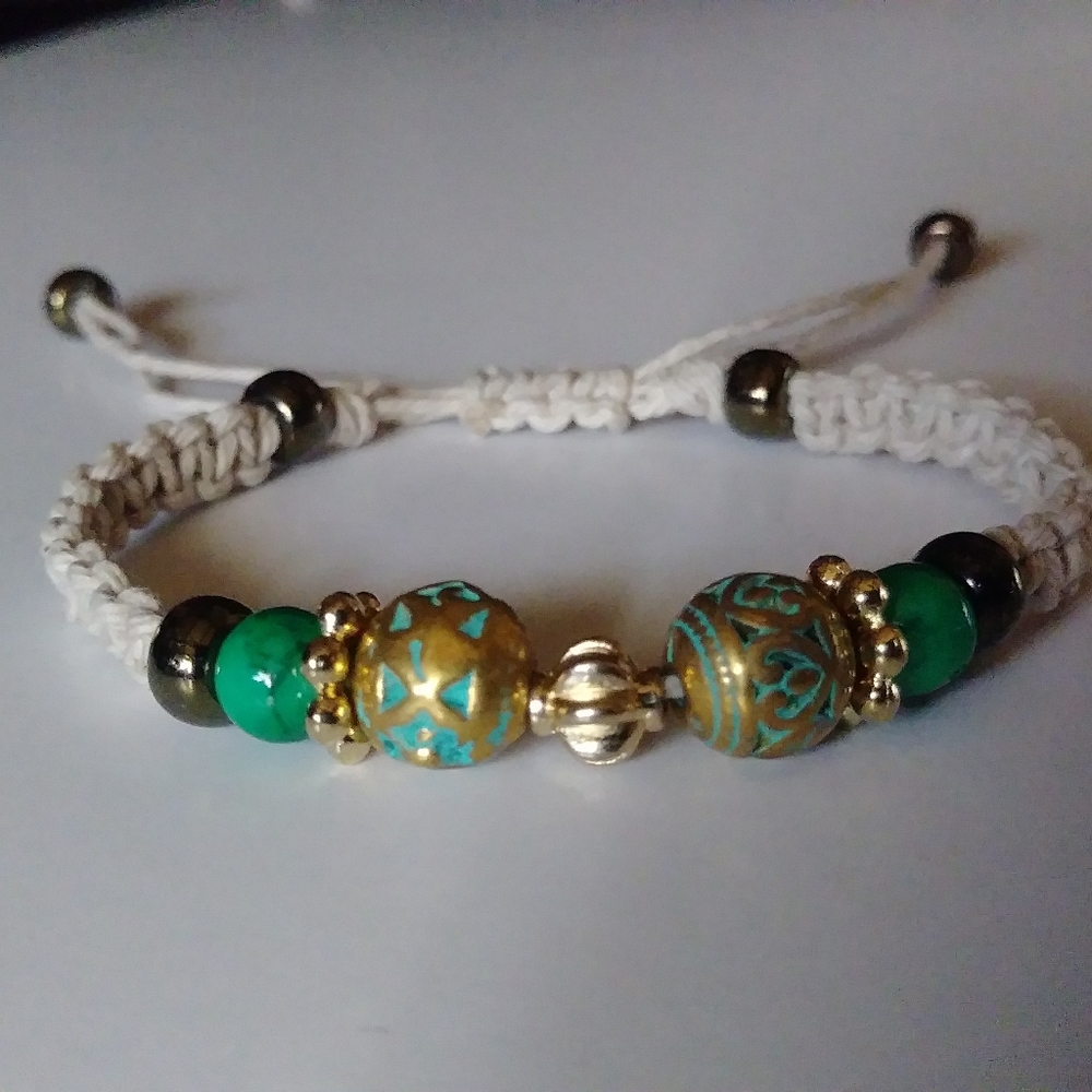 🆕Handcrafted Green Bracelet NWOT